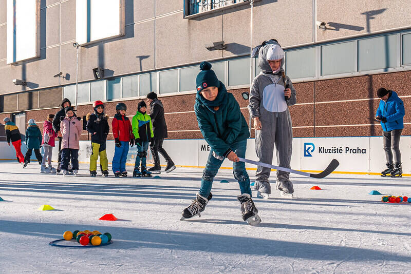 Nazujte brusle a užijte si víkendovou zábavu na ledě v Metropoli Zličín