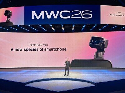 Generální ředitel společnosti HONOR v centru pozornosti na veletrhu MWC 2026, zatímco robotický telefon sklízí chválu za svou inovativnost a integraci inteligence