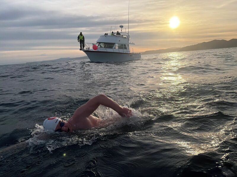 Český plavec a trenér z Aquapalace Praha Jakub Kačerovský pokořil Cookovu úžinu