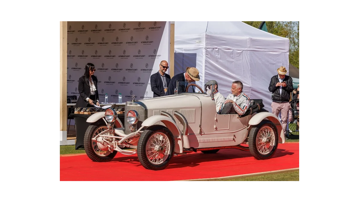 Automobilové klenoty: Přehlídka v srdci Prahy