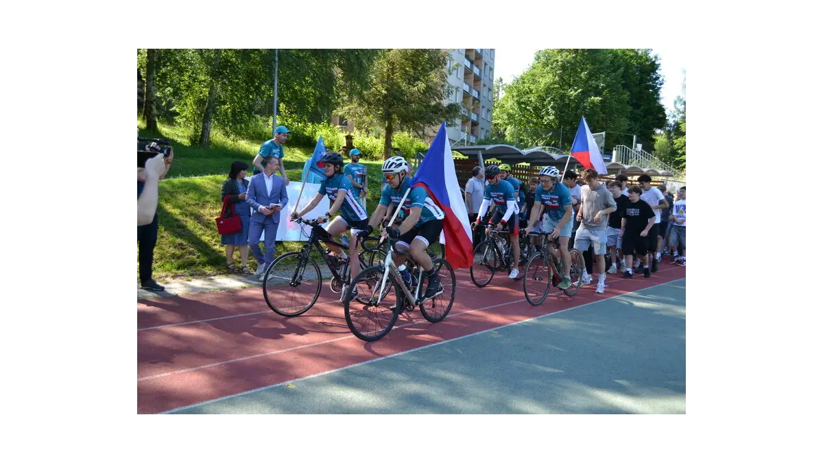 Cyklo-běh zahájil cestu ze Zlína s dětmi