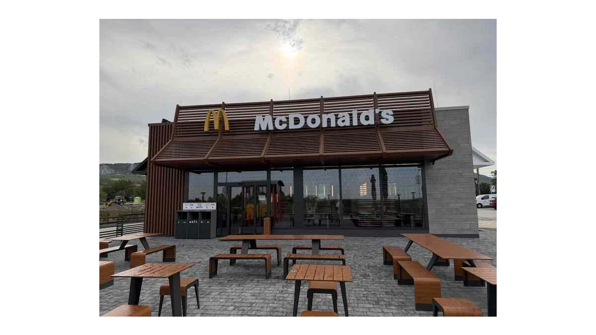 Nový McDonald’s s výhledem na Pálavu u Perné